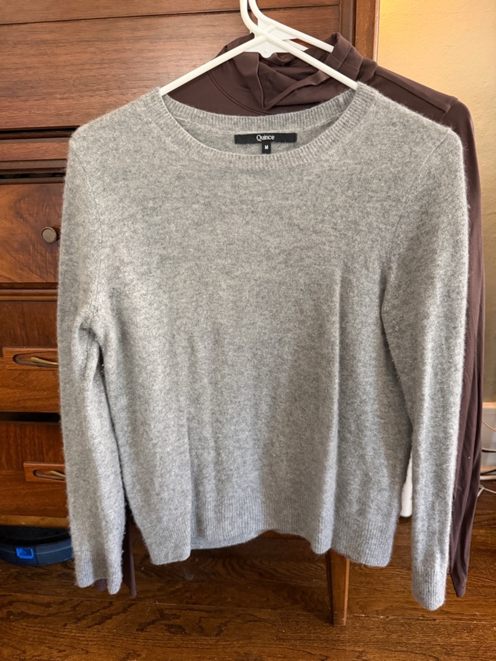 Quince women’s Crewneck Cashmere Sweater in Light Gray